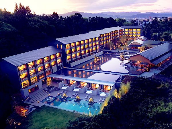 【ROKU KYOTO】アジア初、ヒルトン最高級ホテル！館内スペシャルツアー～鷹峯三山に抱かれる極上空間、客室から絶景庭園、コースランチ付き～