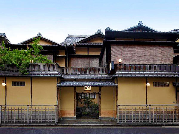 【炭屋旅館】一度は泊まりたい憧れの老舗宿へ、女将がもてなす京の節句～皐月の懐石料理、玉兎庵でお茶席、「茶の湯の宿」を特別に拝見～