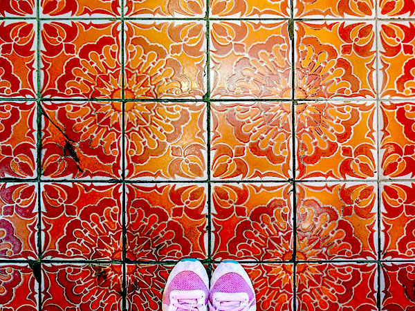 【板橋】マツコも知らない！？床の聖地・板橋へ、レトロで可愛い床の世界～自由で、キッチュ、華やかな！足の下の美術館、昭和の商店街を愛で歩く～