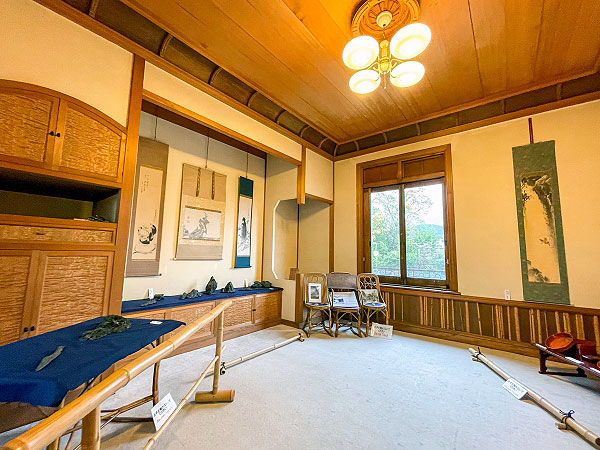 【衣笠】画家たちが暮らした絵描き村、通常非公開の旧木島櫻谷邸と衣笠会館へ～64畳の大画室、山々を一望する洋館、遊び心あふれる櫻谷の建築美～