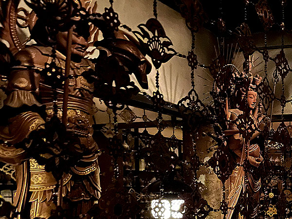 【鞍馬寺】伝説うず巻く神秘の霊場、暗闇の奥に祀られた魔王尊を拝観～金星から降り立った永遠の16歳！？天狗跳び虎が護る古刹、国宝毘沙門天まで～