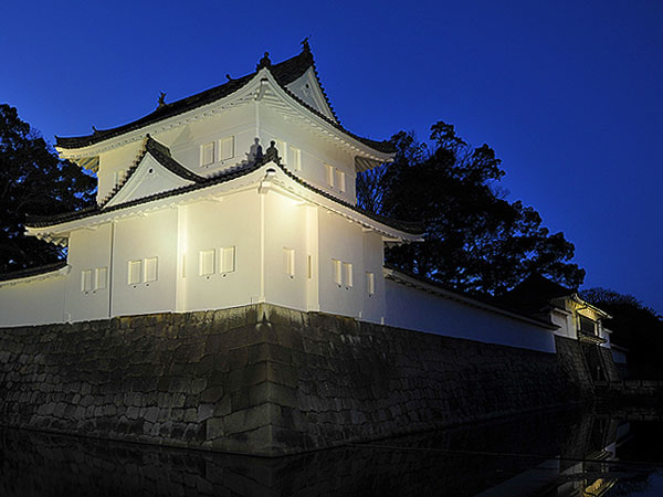 【宵の二条城】一夜限り貸切潜入！建築技師＆仕掛け人と、非公開エリアも拝見～幻想の唐門から灯りに浮かぶ二の丸御殿、秘められた静寂の別世界へ～