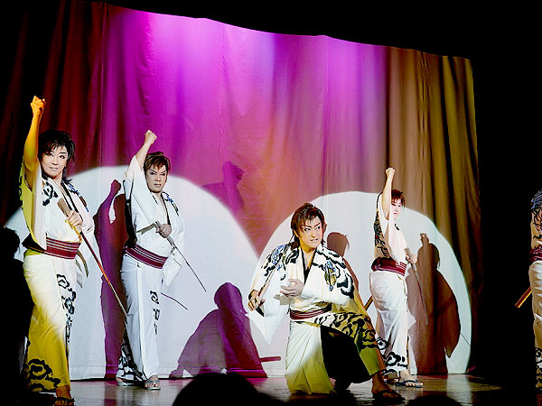 【西成】大衆演劇ライターと浪花エンタメシティへ！座長と舞台仕掛けを特別に拝見～下町ディープ案内！人情芝居に舞踊ショー、ジャンジャン横丁から芝居小屋まで～