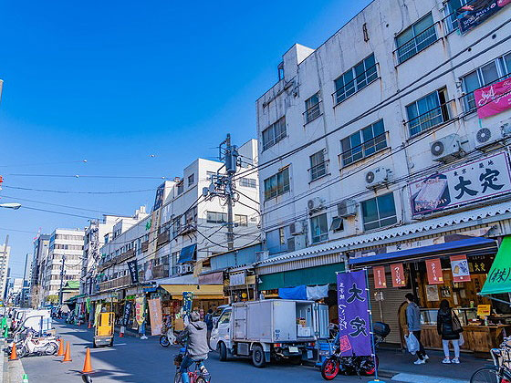 【築地市場】料理人＆魚河岸三代目といく、日本の台所・探検ツアー〜東京の食の舞台裏！プロの目利き伝授、市場の神様から道具屋街まで～