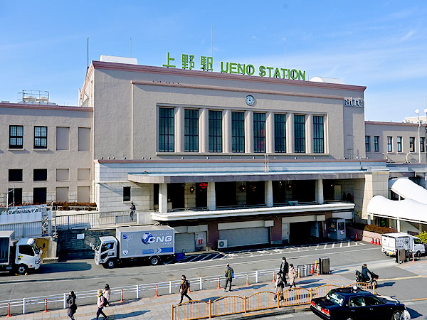 【上野駅】夜行列車はなぜ上野発！？台地崖線が生んだ、異貌の巨大ターミナルを追う～上野駅を“登山”する？日本唯一の新幹線地下ホーム、昭和モダニズム駅舎まで～