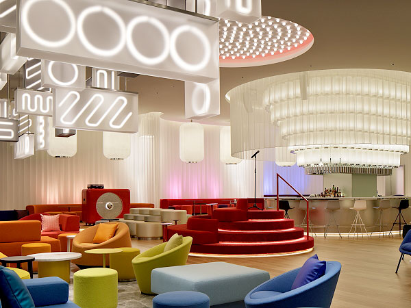 ※中止【W大阪】安藤忠雄デザイン監修、日本初上陸「W大阪」館内スペシャルツアー～新感覚なラグジュアリー！驚きの客室から絶品コースランチまで～