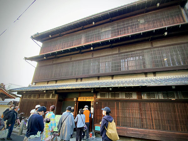 【大和郡山】金魚と城のまち、大和郡山お屋敷めぐり！巨大な遊郭建築を拝見～明治の両替商屋敷、ハーフティンバー様式の元医院、雛祭りに華やぐ城下町へ～