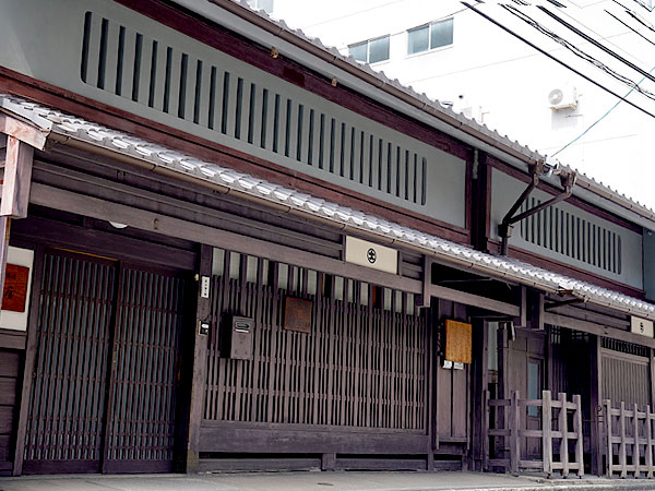 【室町】元生糸問屋専務といく豪商のまち、山鉾町の大型京町家を特別に拝見～三井、誉田屋、千切屋一門…江戸時代築の商家「長江家住宅」を訪ねて～