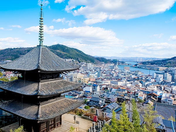 【尾道】そうだ、尾道行こう！坂と猫と路地の町、モダン建築特別拝見ツアー～ガウディハウス、松翠園大広間、坂の上の別荘建築、絶景茶園まで～