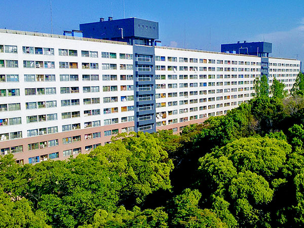 【千島団地】まるでSF「戦艦団地」！団地ソムリエと、部屋内部から空中庭園まで～マニア憧れの集会所！？UR都市機構さん全面協力、団地にハマるスペシャルツアー～