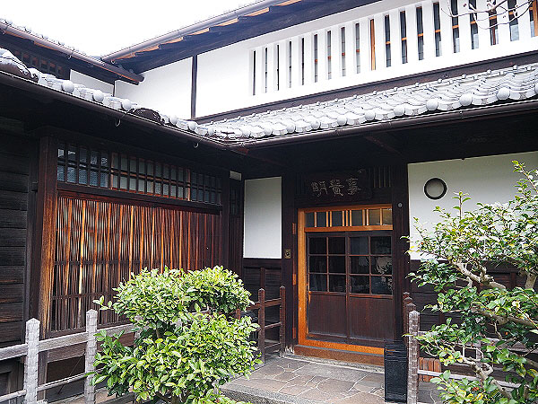 【東九条】京都屈指の庄屋建築！築280年の長谷川邸を拝見、平安京の南端をめぐる～境内に隕石が！？鴨川と高瀬川の平面交差、名門九条家のルーツに迫る～