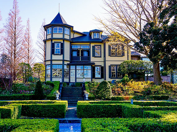 【横浜山手】港の見える丘、外国人旧居留地へ！都市史研究者と洋館＆坂道めぐり～山手と元町を行ったりきたり、高台に築かれたイギリス館＆貿易商旧邸を拝見～