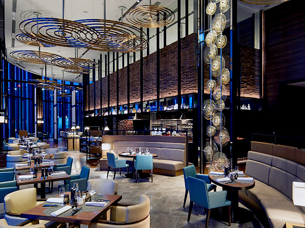 【コンラッド大阪】西日本初、ヒルトン最高級ホテル！天空の館内スペシャルツアー ～まるで美術館！？世界的アーティスト達の競演、極上アフタヌーンティーまで～