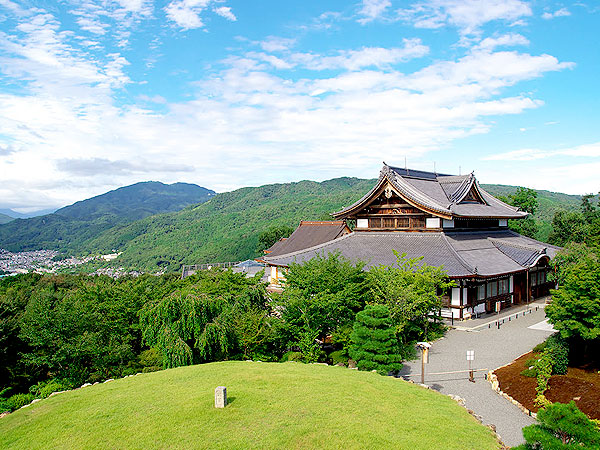 【将軍塚青龍殿】森の案内人と清涼トレッキング！知恩院から絶景の大舞台、清水寺へ～樹齢700歳の巨樹と出会い、大名刹が連なる聖域、深い森を越えて～