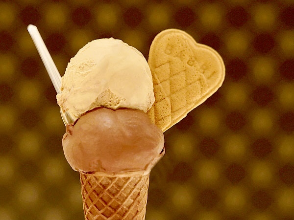 【チョコレート・祇園編】世界のチョコが集う祇園☆グルメの達人と贅沢食べ歩きツアー～NYの名店を特別貸切！もなか✕濃厚チョコ、秘伝ジェラートから絶品マカロンまで～