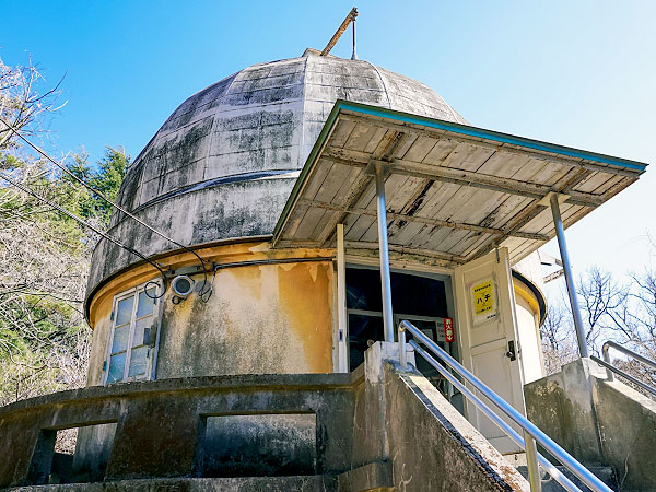 【三鷹】国立天文台に、極めて貴重“上円下方墳”が！三鷹の古墳をめぐる大冒険～崖に続く古墳群、内部に4体の人骨！？国際基督教大学キャンパスの土偶まで～