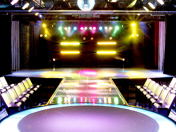 【東洋ショー】女性のためのストリップ入門！開場前、まさかの劇場特別潜入～女性もときめくダンスショー！関西最大級のストリップ劇場、花道から盆の上まで～