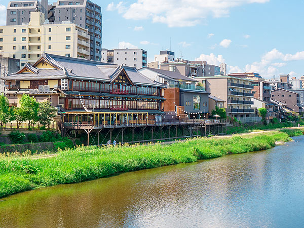 【サロン限定】吉村オフ会だョ、鶴清へ全員集合！2024サロン交流会 ～巨大楼閣建築を特別拝見＆コースランチ、四代目当主の案内付き～