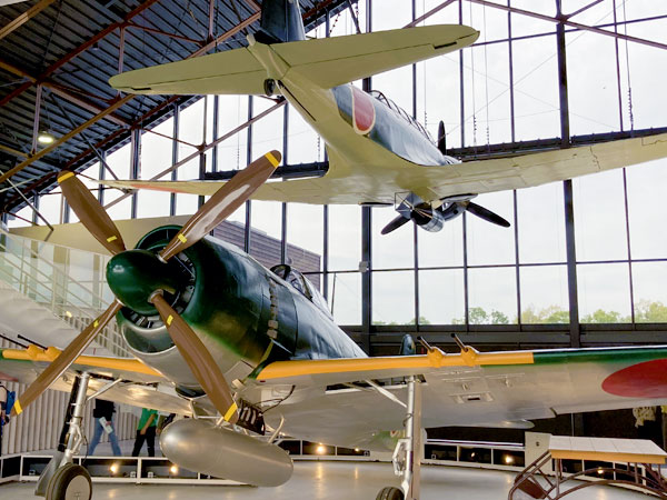 【鶉野飛行場】激動の時を生きた帝国海軍の戦争遺跡、特攻隊悲劇の飛行場へ～巨大防空壕、機銃座、1200メートル滑走路…甦った「紫電改」まで～