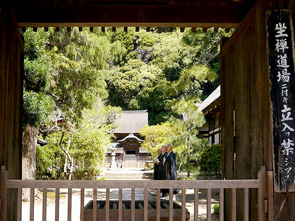 【円覚寺・建長寺】国宝舎利殿を特別拝観！建築史家といく鎌倉・秋の禅寺巡礼～日本最古級、もっとも美しい禅宗様！？鎌倉五山の二大伽藍を味わい尽くせ～