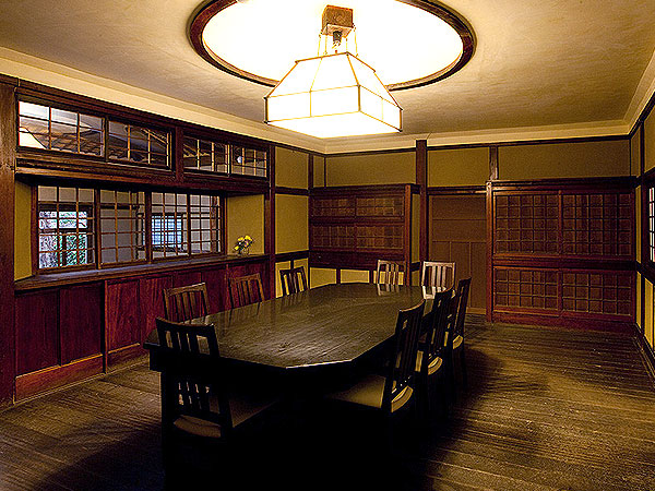 【奈良町】奈良屈指のお屋敷街へ！志賀直哉旧邸と今西家書院を拝見～日本初の国宝私邸から、志賀自身が設計した数寄屋モダン邸宅まで～