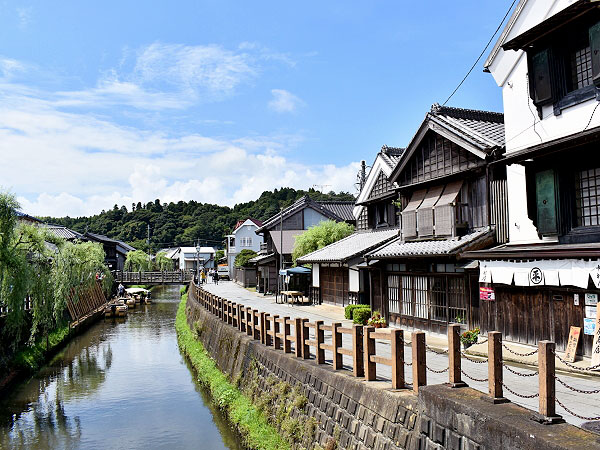 【佐原】境界協会と、江戸にまさる水郷都市へ！大人の遠足・貸切バスツアー～川舟行き交う関東初の重伝建！聖地・香取神宮から伊能忠敬旧宅まで～