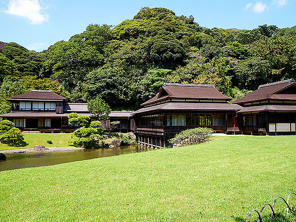 【三渓園】建築好き憧れの地へ！建築史家と、全国の古建築を移築した巨大庭園をいく～紀州徳川家の別荘、二条城の数寄屋…横浜一の大富豪が描いた建築ワンダーランド～