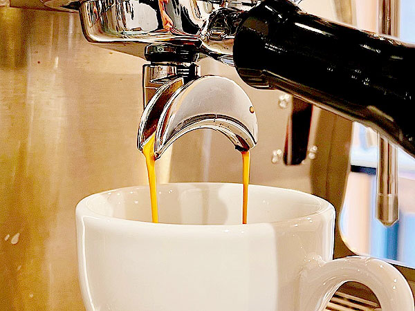 【珈琲・上京編】コーヒーベース牧野さんと絶品珈琲屋めぐり～上京が今一番アツい！フレンチプレス抽出、揚げたてマラサダまで～