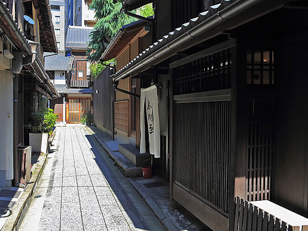 【京都路地裏研究所】オフィス街に潜む路地裏探検！下京・路地の暮らしを訪ねて～L字型、コの字型、カギ型…天使突抜から路地奥のリノベーション長屋まで～