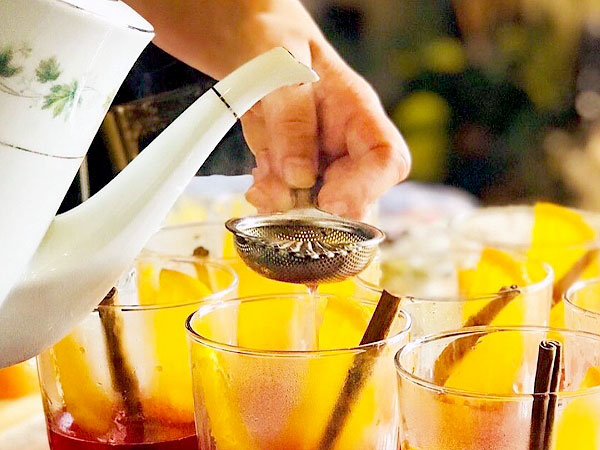 【船場・中之島】名建築で紅茶サロン、大正モダンの傑作・船場ビルを特別に拝見～大阪レトロ建築めぐり、絶品スモーブロー＆デザートと4種の紅茶のマリアージュ～