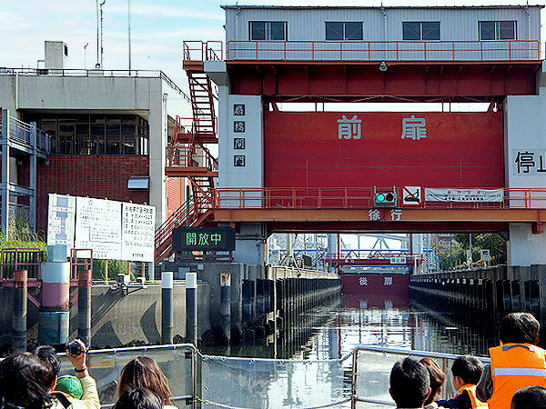 【貸切クルーズ】境界協会と貸切クルーズ！大はしゃぎスペシャルツアー～運河に興奮、名橋に歓喜！荒川ロックゲートを開門せよ～