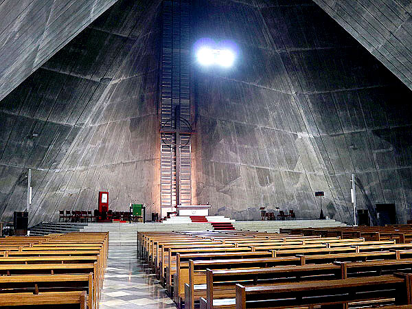 【目白台】都市史研究者といく憧れのお屋敷街、建築・庭園・坂道めぐり～丹下健三の代表作・聖マリア大聖堂を拝見、華族たちが暮らした高台の街へ～