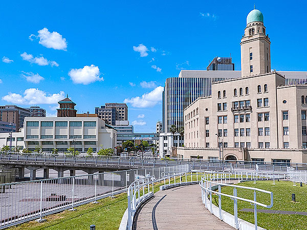 【横浜】関東大震災から100年！土木酒場女将と、横浜を建築ドボクで解き明かせ～横浜三塔キングとクイーン！？赤灯台に白灯台、今も現役の煉瓦水道まで～