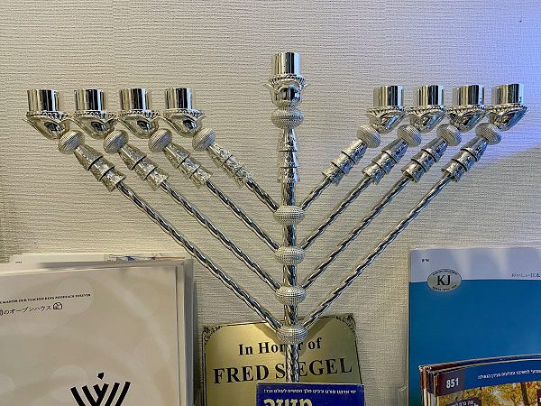 【ユダヤ教会堂】京都唯一のシナゴーグへ！ラビが案内、過越祭のセデル祝宴体験～祭礼・祭具や羊皮紙の聖書を特別に拝見、ユダヤ三千年の信仰を訪ねて～