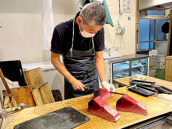 【築地市場】料理人＆魚河岸三代目といく、日本の台所・探検ツアー〜東京の食の舞台裏！プロの目利き伝授、市場の神様から道具屋街まで～