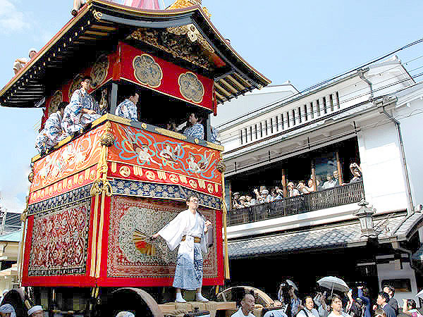 【祇園祭・曳初め】「祇園祭ウォーク」仕掛人と、後祭・山鉾建てと曳初めを廻る ～祭り支度のクライマックス！今、巨大な山鉾が動き出す～