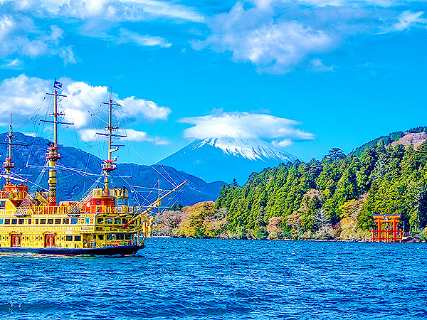 【箱根】森の案内人と絶景のカルデラ湖へ！大噴火が生んだ日本一の温泉リゾート～神々を祀る火口丘、箱根三社、毒竜の森！？深緑の箱根トレッキング～