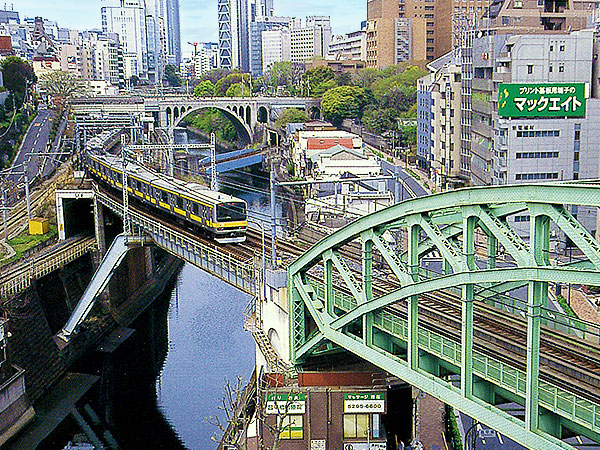 【御茶ノ水】鉄道史研究の第一人者・小野田さんといく！鉄道遺産が競演する聖地へ～東京にそびえる万里の長城！？革新のモダニズム駅舎から圧巻名橋巡りまで～