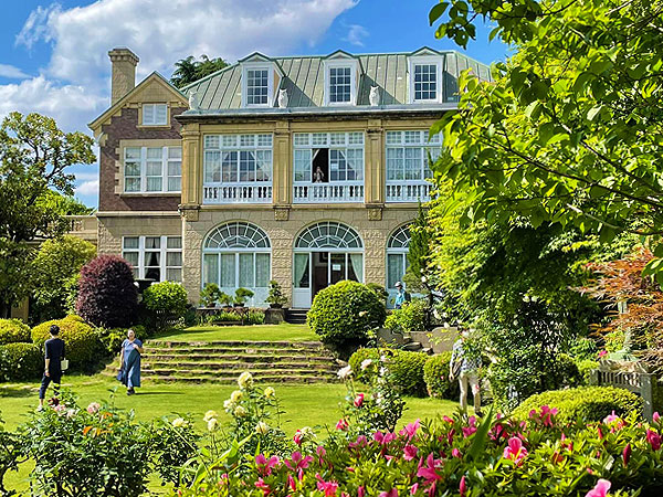 【音羽】都市史研究者といく憧れのお屋敷街、鳩山家の邸宅「音羽御殿」を拝見～建築・庭園・坂道めぐり、ステンドグラスの最高傑作、戦後政治史の舞台まで～