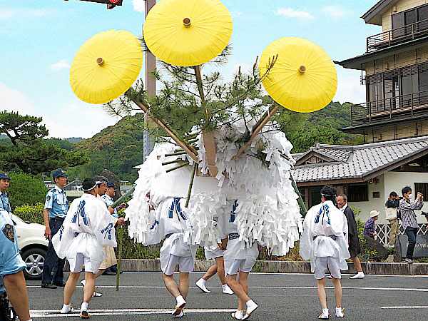 【大幣神事】秘法多き縣神社の祭り！厄を集め引きずって宇治川へ投げ捨てろ～男衆が全力疾走、騎馬神人が追う！伝承900年、中世の民俗的祭礼～
