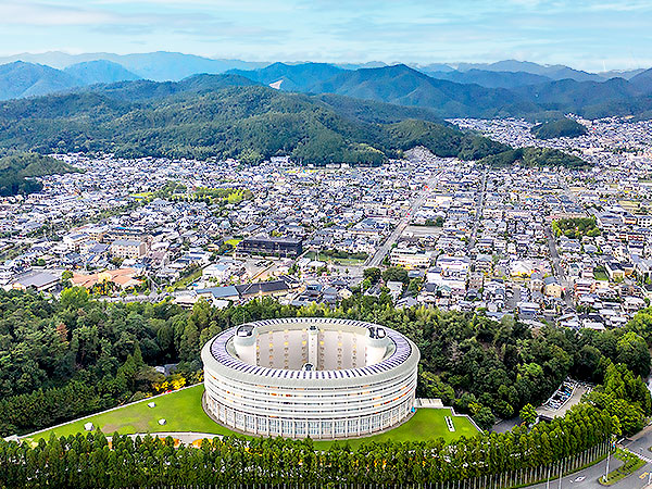 【プリンス宝ヶ池】村野藤吾の傑作ホテルへ！隅から隅まで館内特別にご案内～ゴールドルーム、数寄屋造り茶寮、客室、螺旋階段…コースランチ付き～