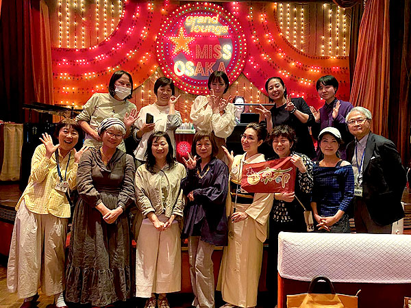 【ミス大阪】日本最大級のグランドキャバレーへ！女性限定★開店前に特別潜入～店長と名物レディがご案内！ミナミの夜に煌めく、絢爛華麗な夢の世界～