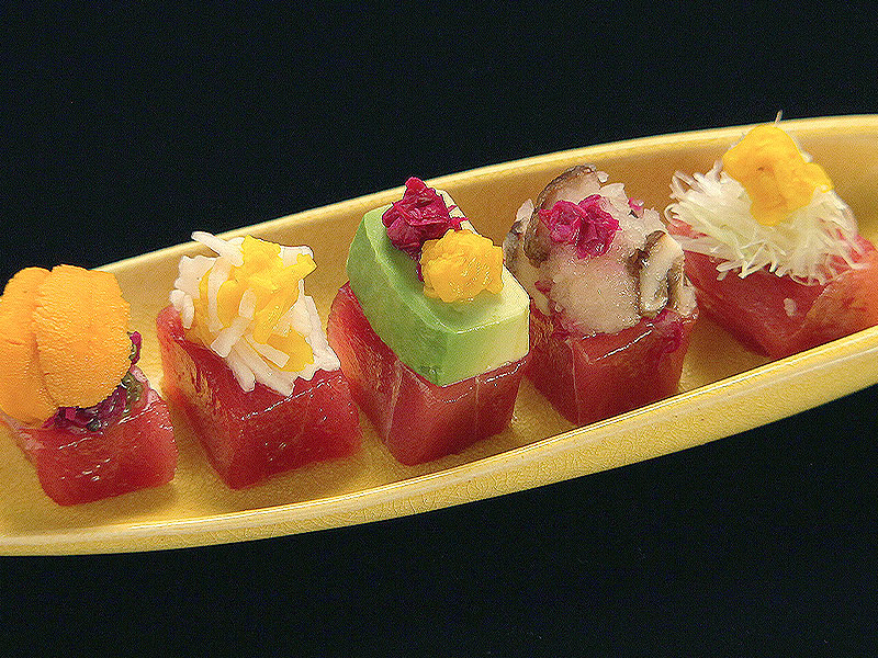 【柏屋】主人が贈る「重陽の節句」菊尽くし美食会、ミシュラン三ツ星の名料亭へ～繊細な美が貫かれる料理や器、渾身のもてなし、名匠が手掛けた数寄屋造り～