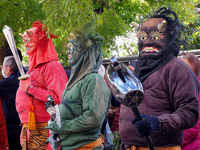 【法住寺・身代不動尊大祭】鬼が踊り炎が舞い上がる！法住寺の鬼法楽＆智積院へ～天狗が先導する護摩供、長谷川等伯・桃山美術の最高傑作、池泉庭園を拝見～