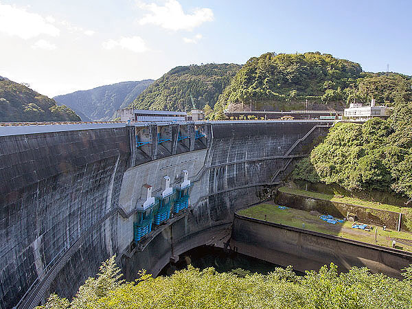 【天ヶ瀬ダム】歩いていける絶景ダムへ！ダム湖に沈んだ「おとぎ電車」をたどって～京阪王国・宇治にかけた夢！旧陸軍火薬庫への巨大築堤、名古屋を狙う野望の痕跡～