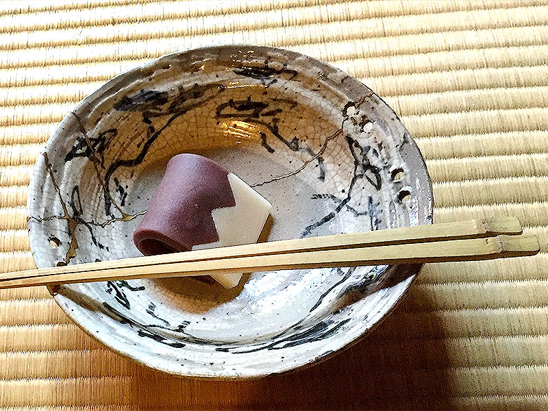 【茶会入門】17代目当主がもてなす忠臣蔵の茶会、「千切屋一門」の邸宅へ～発見、内蔵助の直筆屏風！特製茶菓子とお点前体験、茶室＆お道具拝見～