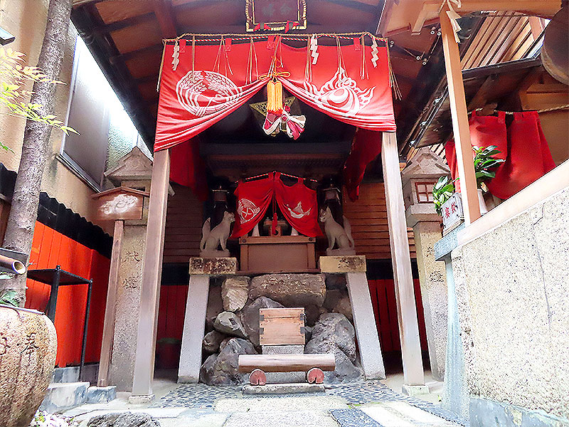 【五条】怪談史研究家と摩訶不思議な路地裏めぐり！松原通に潜むウラの顔と民間信仰 ～鬼女の井戸、源氏物語・夕顔の墓！？幽霊との逢瀬の舞台まで～