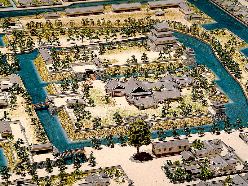 【高槻城】キリシタン大名が築いた城塞へ！藪内さんと高槻城＆城下町をいく～幻の天主教会堂、今も残る移築門、出土した日本最古のロザリオまで～