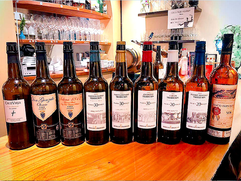 【石塀小路】魅惑のシェリー酒の世界！シェフが贈るスペイン料理と絶品マリアージュ～キリッと辛口から極甘口まで5種ペアリング、大正期の蔵を改装した隠れ家店へ～