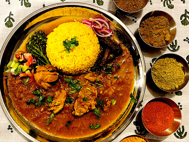 【空堀カレー】月に一度の特別開店！カレーの聖地、編集長と夢のはしごカレー食べ歩き～カレーブーム火付け役の超人気店から隠れ名店まで、路地とレトロと美食の街へ～